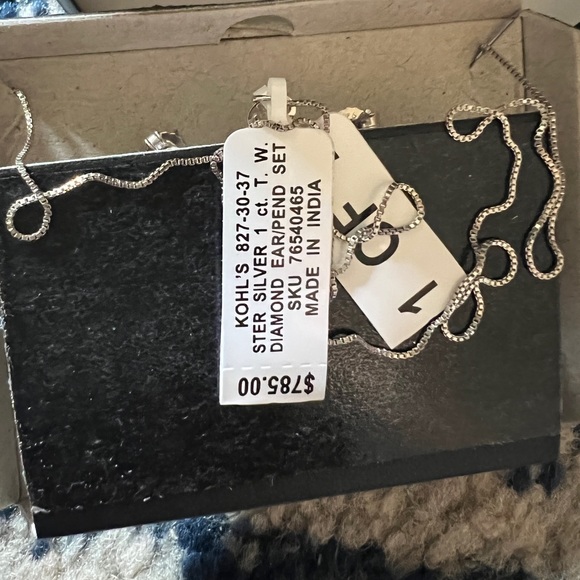 NWT super sweet Diamond Solitaire earrings and pendant set - Picture 2 of 6